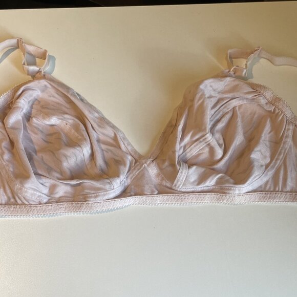 Vtg Vassarette Liquid Second Skin Bra Size 38C Pale Pink Stretch Satin Wire Free - Picture 6 of 9
